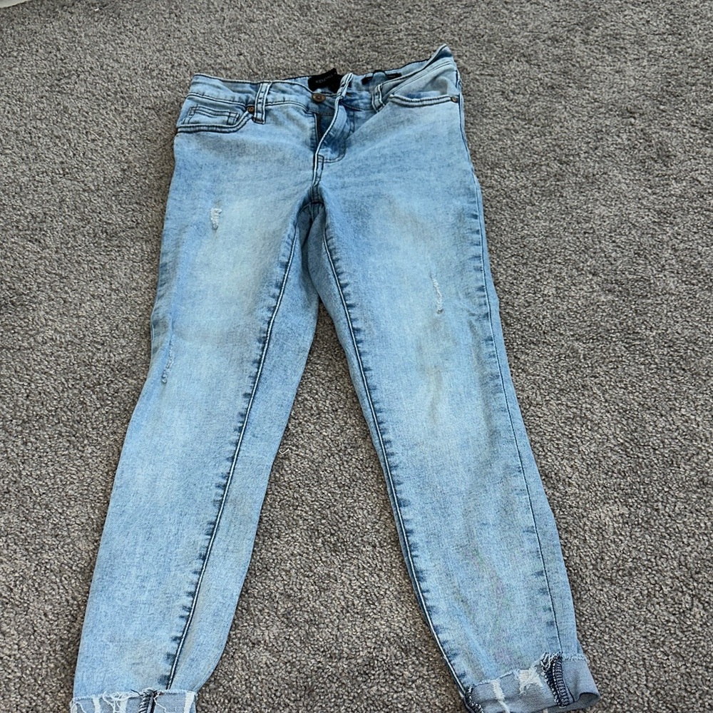Kendall & Kylie Light Wash Cropped Jeans